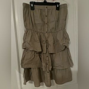 have sleeveless ruffled dress